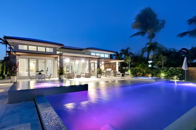 10 Stunning Contemporary Homes With Swimming Pool