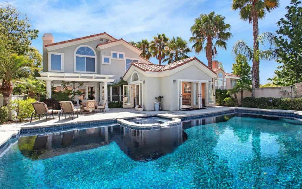 18 Gorgeous Mansion Houses That Will Leave You Speechless 7