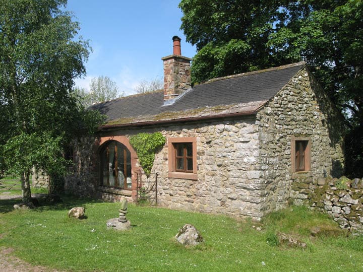 15 Lovely Small Cottages That Will Catch Your Eye 7