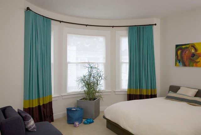 17 Simple But Adorable Bay Window Curtains Designs 8