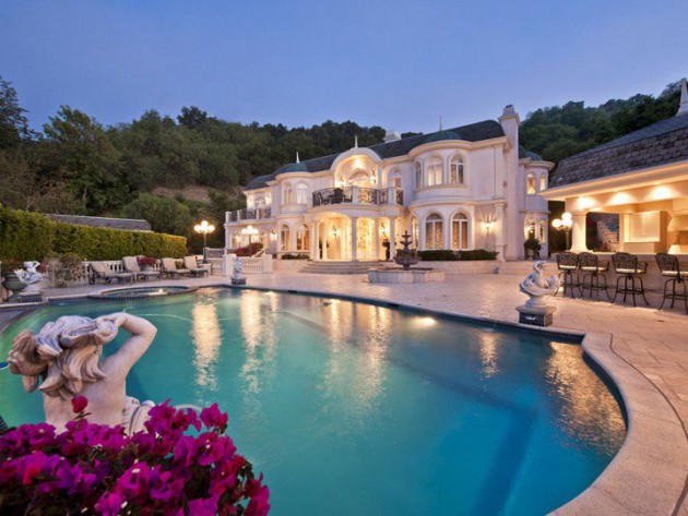 10 Stunning Contemporary Homes With Swimming Pool