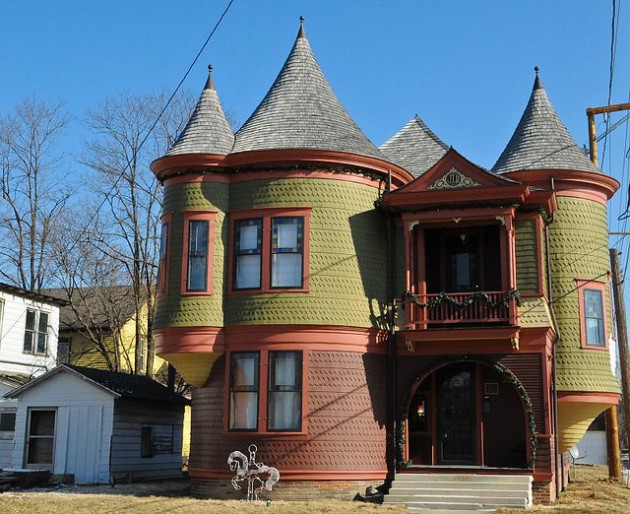 14 Extremely Impressive Victorian House Designs