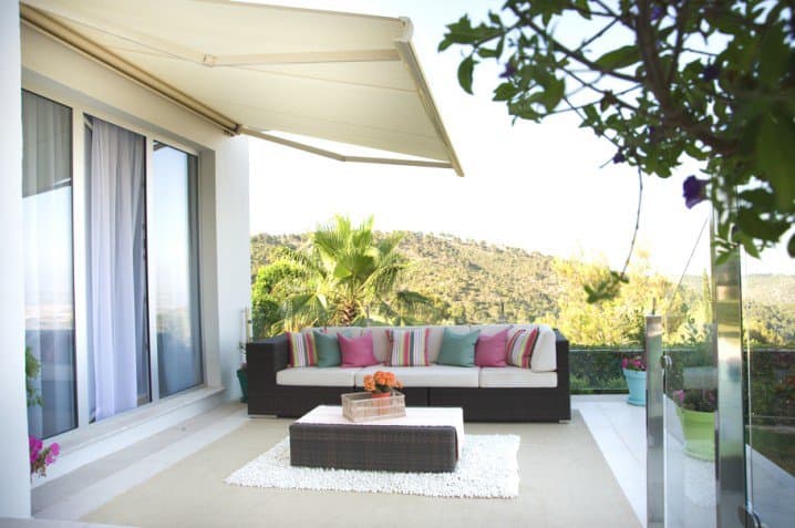 12 Fascinating Balcony Designs For Daily Enjoyment 1