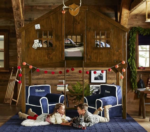 17 Cheerful Treehouse Bed Designs For More Joy & Fun 16