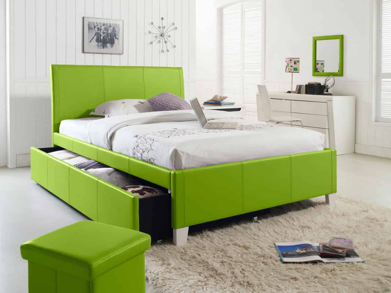 18 Refreshing Interior Designs With Green Accents 17