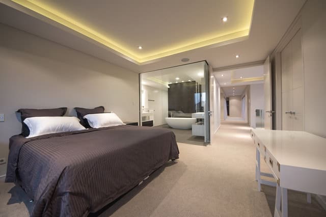 20 Fascinating Examples Of Modern Bedroom Lighting Ideas 18