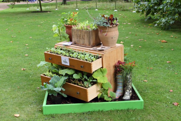 17 Inspirational Ideas How To Recycle Old Trash Into Beautiful Garden Decorations