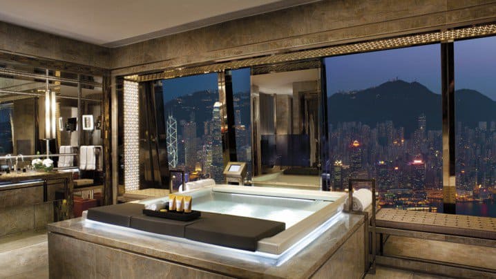 18 Gorgeous Bathrooms With Amazing View 6
