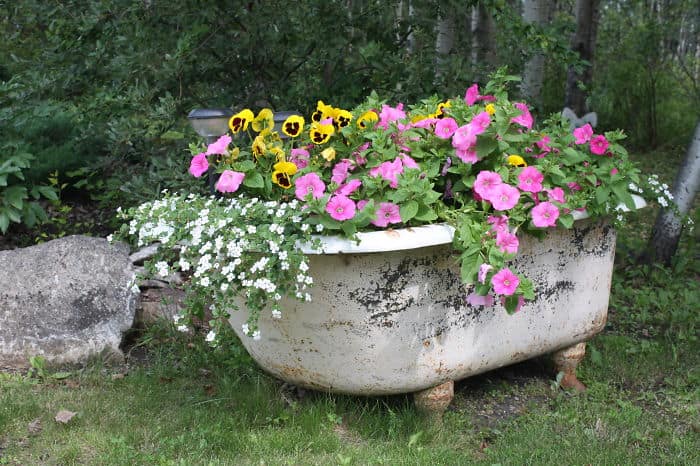 19 Inspirational Ways To Repurpose Old Furniture To Beautify Your Garden 6