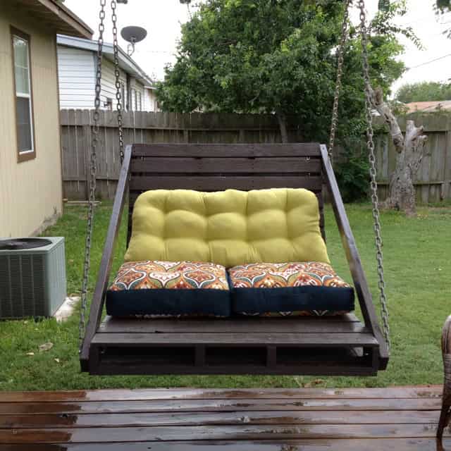 23 Super Smart Ideas To Transform Old Pallets Into Functional Outdoor Furniture 13