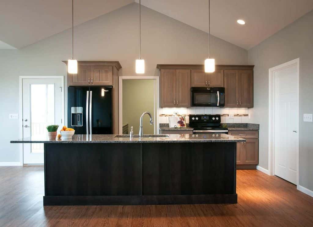 16 Wonderful Two-Toned Kitchen Cabinets 13