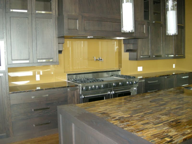 20 Truly Amazing Glass Backsplash Ideas For Your Dream Kitchen 13