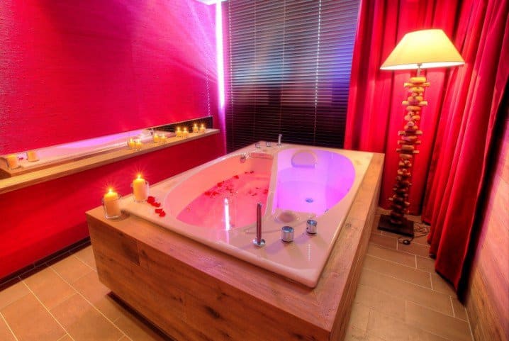 16 Extravagant Bathtubs For Real Relaxation In The Bathroom 14