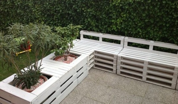 23 Super Smart Ideas To Transform Old Pallets Into Functional Outdoor Furniture