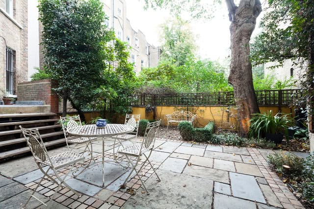 17 Adorable Design Ideas For Your Small Courtyard 16