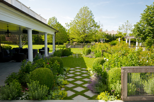 17 Marvelous Traditional Landscape Designs That Will Make Your Garden Sparkle
