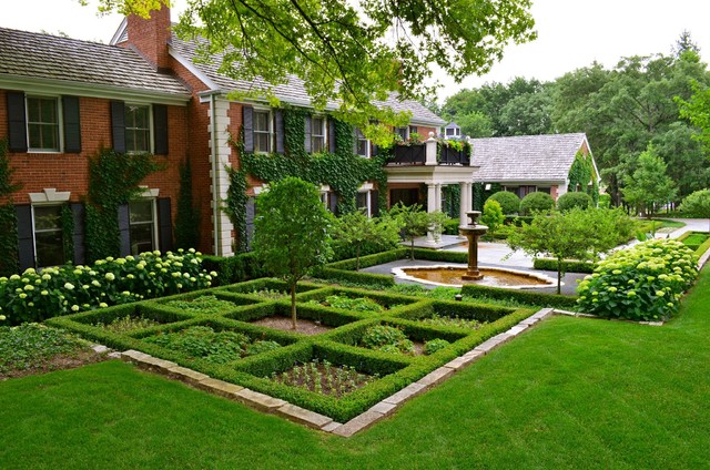17 Marvelous Traditional Landscape Designs That Will Make Your Garden Sparkle