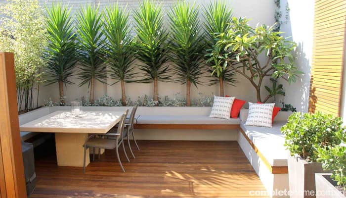 17 Adorable Design Ideas For Your Small Courtyard 17