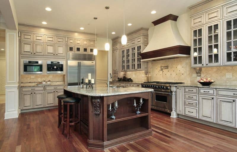 16 Wonderful Two-Toned Kitchen Cabinets 2