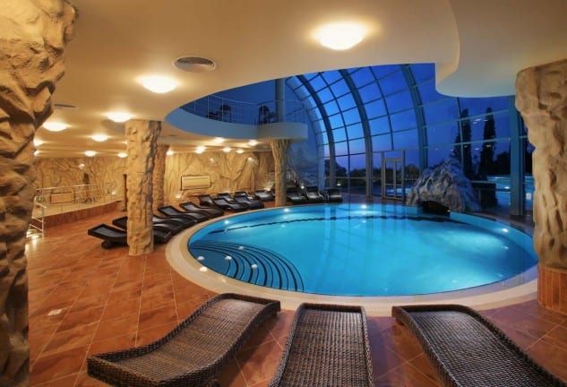 18 Brilliant Indoor Pools That Everyone Will Love 3