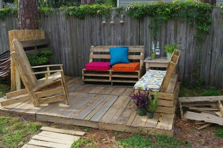 23 Super Smart Ideas To Transform Old Pallets Into Functional Outdoor Furniture 6