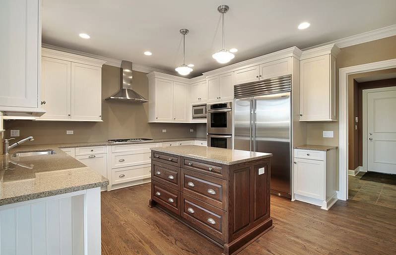 16 Wonderful Two-Toned Kitchen Cabinets 6