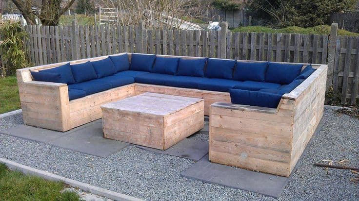 23 Super Smart Ideas To Transform Old Pallets Into Functional Outdoor Furniture 7