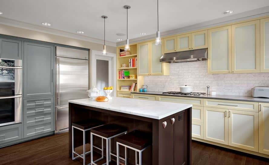 16 Wonderful Two-Toned Kitchen Cabinets 7