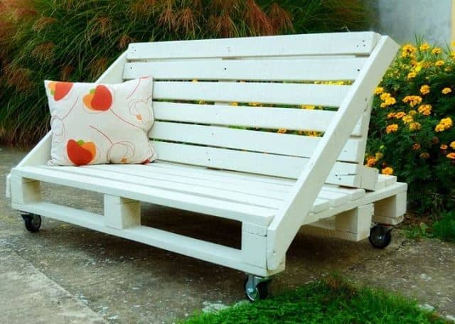 23 Super Smart Ideas To Transform Old Pallets Into Functional Outdoor Furniture 8