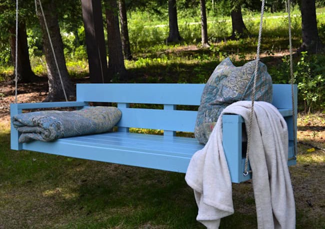 23 Super Smart Ideas To Transform Old Pallets Into Functional Outdoor Furniture 9