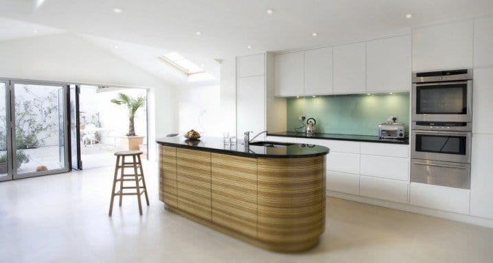 20 Truly Amazing Glass Backsplash Ideas For Your Dream Kitchen 9