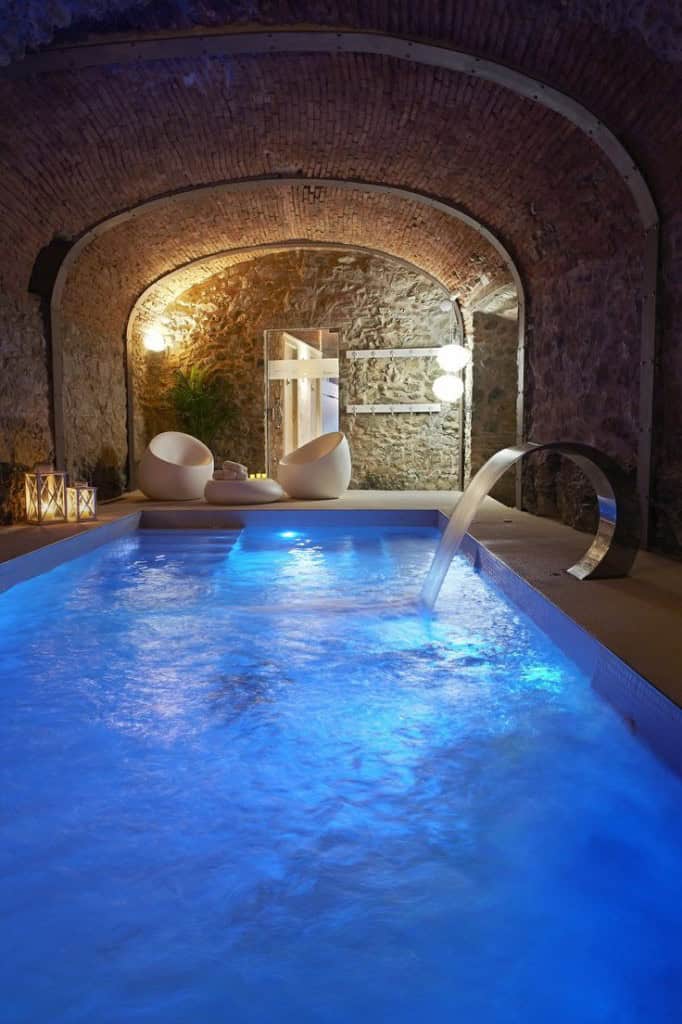 18 Brilliant Indoor Pools That Everyone Will Love 9