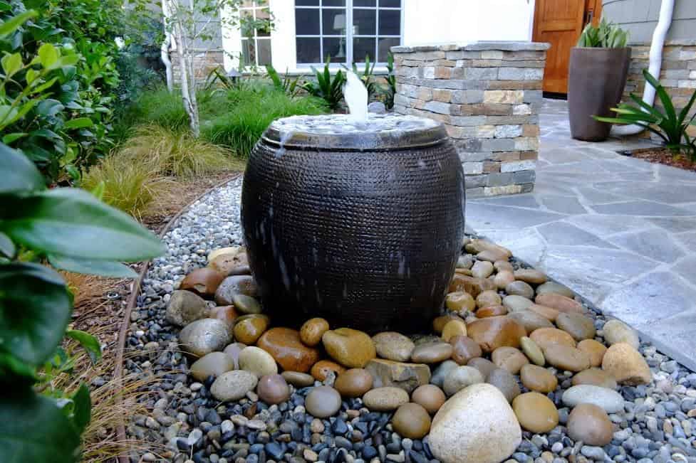 18 Interesting DIY Water Features To Make Inviting Yard 14