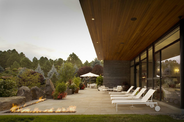 15 Wonderful Contemporary Patio Designs To Enjoy During The Sunny Days