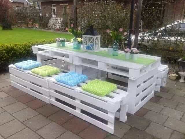 24 Creative Ideas To Make Functional Furniture From Pallets 16
