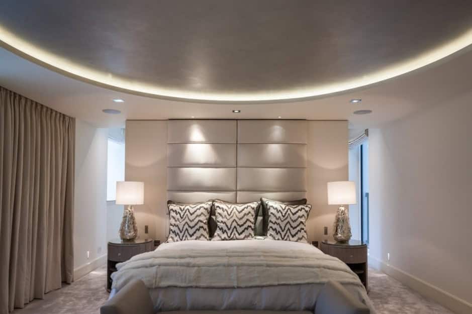 17 Beautiful Bedrooms With Floor To Ceiling Headboard 6
