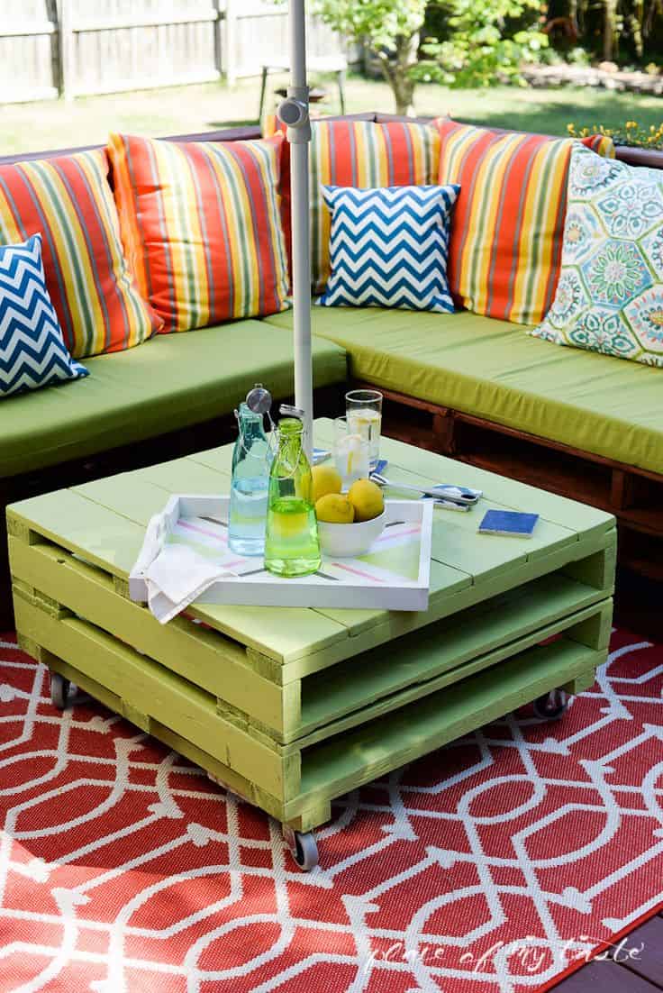 24 Creative Ideas To Make Functional Furniture From Pallets 7