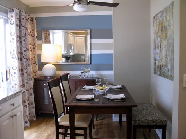 15 Dazzling Dining Room Designs With Striped Walls 11