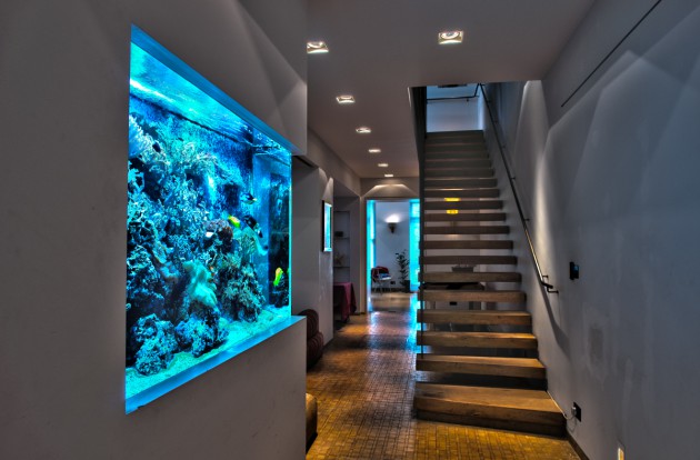 16 Truly Amazing Interiors With Fascinating Aquarium