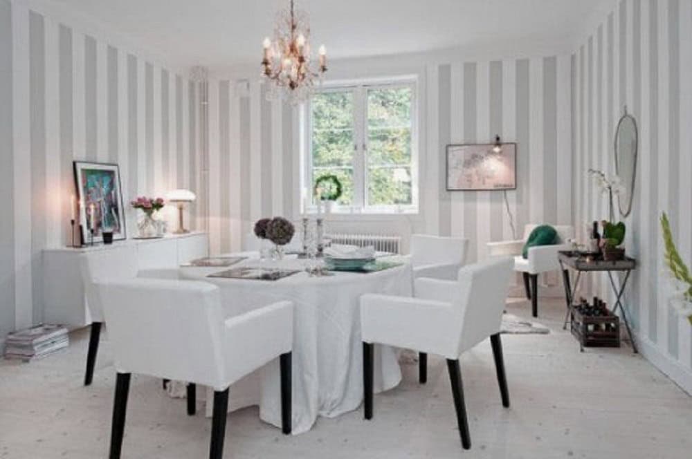15 Dazzling Dining Room Designs With Striped Walls 12