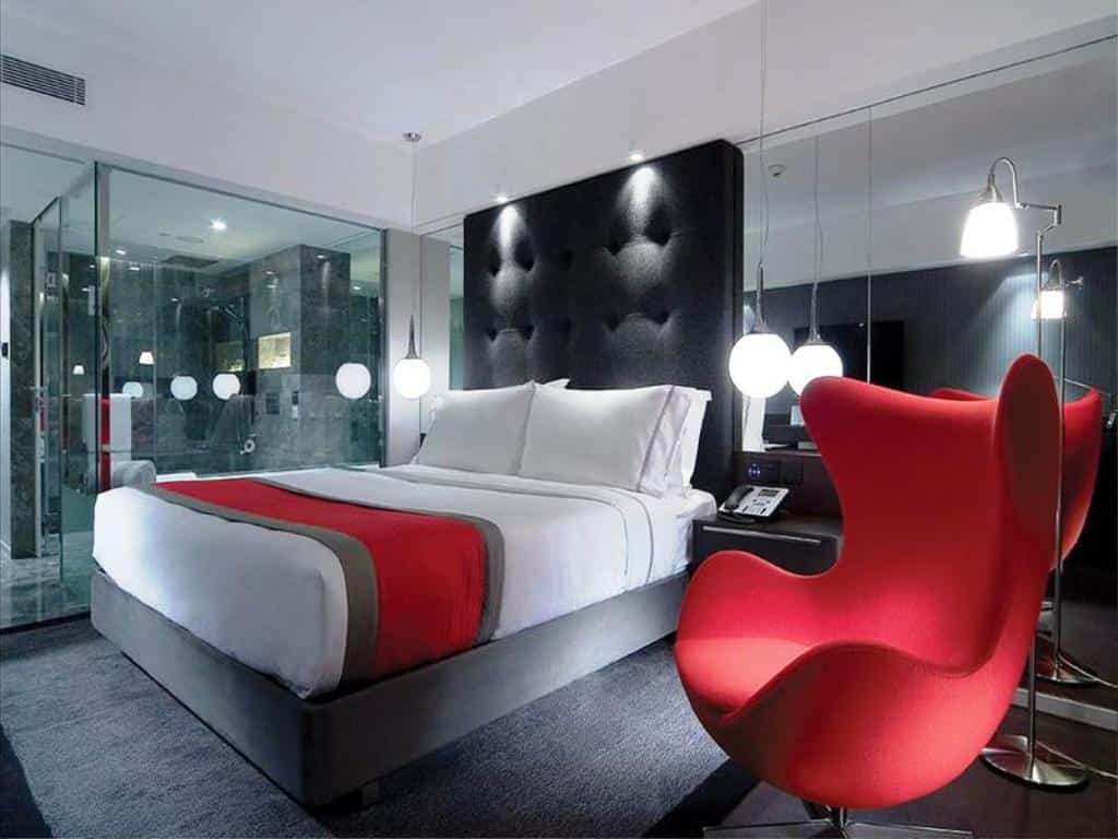 17 Divine Combinations Of Red & Grey In The Bedroom 15
