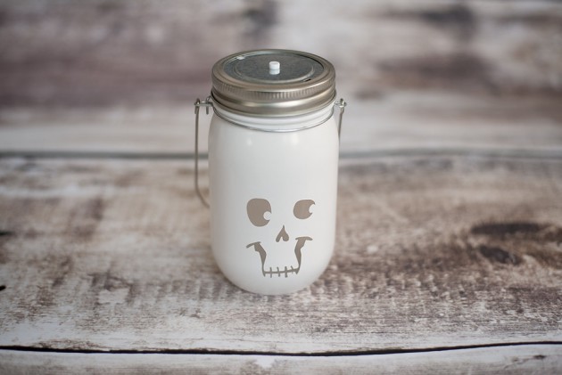 17 Scary Handmade Halloween Mason Jar Decorations With Lots of DIY Ideas