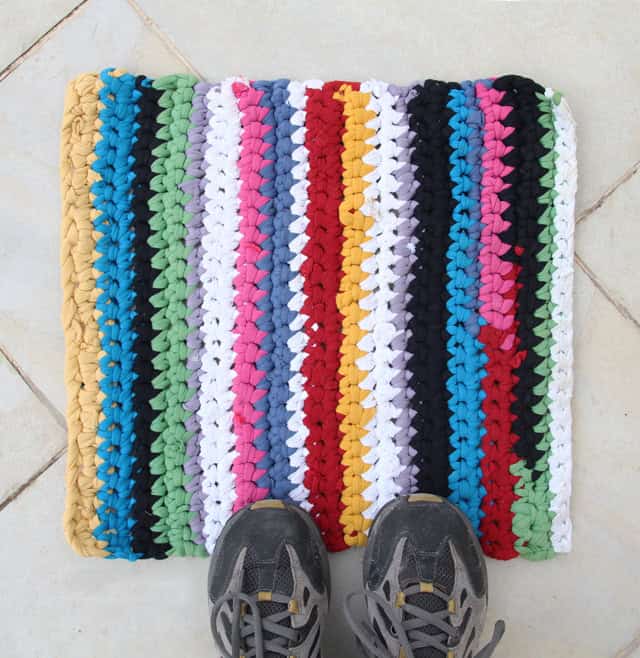 17 Fascinating DIY Ideas To Make Interesting Rugs For Your Home 3