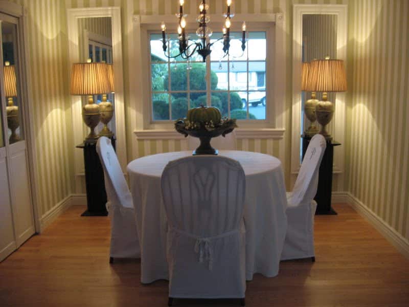 15 Dazzling Dining Room Designs With Striped Walls 3