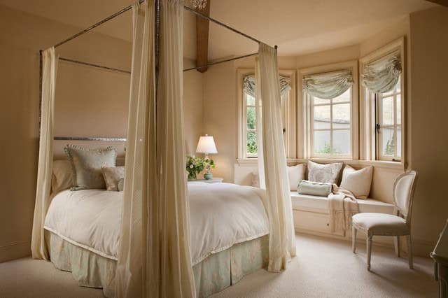 15 Gorgeous French Bedroom Design Ideas 3