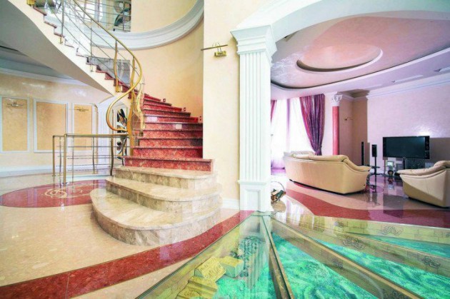 12 Glorious Mansion Staircase Designs That Are Going To Fascinate You