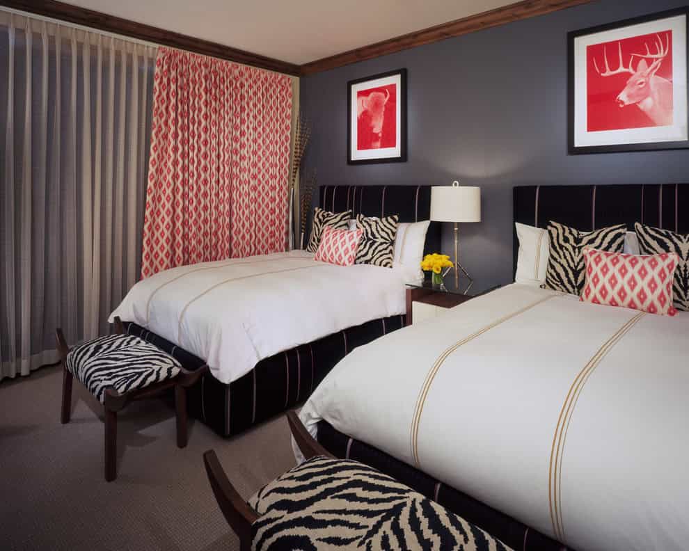 17 Divine Combinations Of Red & Grey In The Bedroom 6