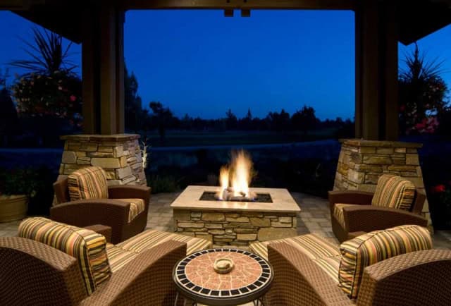 17 Marvelous Outdoor Living Space Design Ideas 8