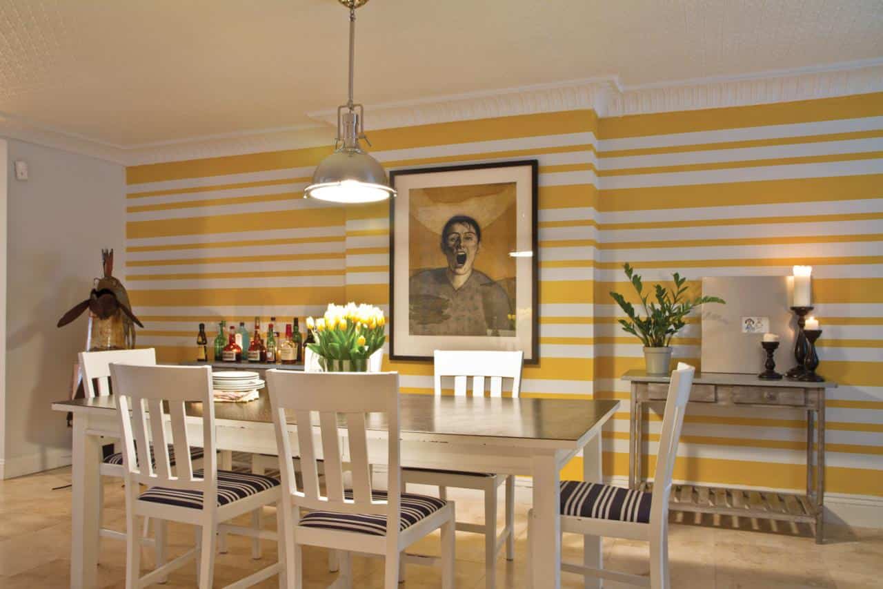 15 Dazzling Dining Room Designs With Striped Walls 9