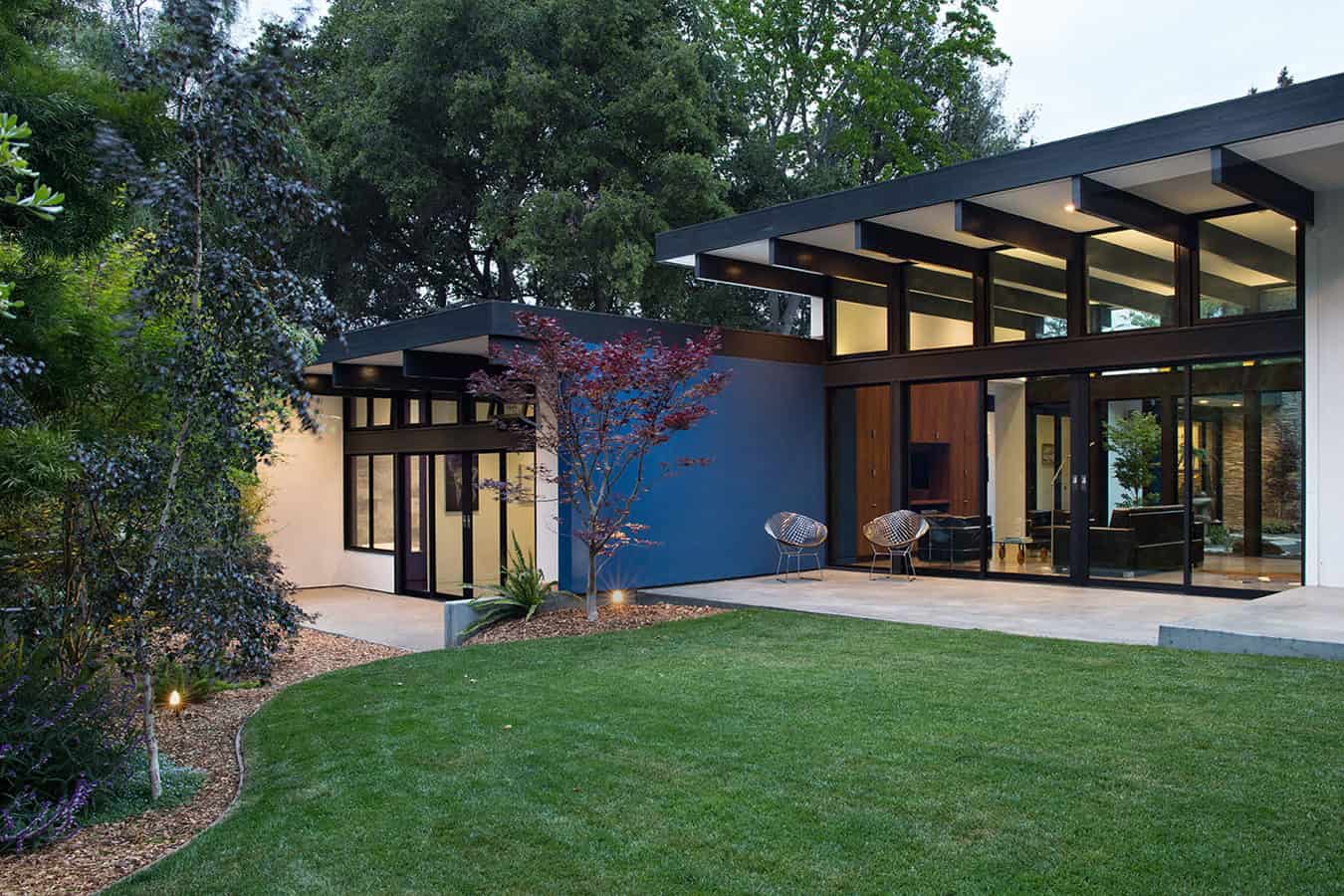 Modern Atrium House by Klopf Architecture